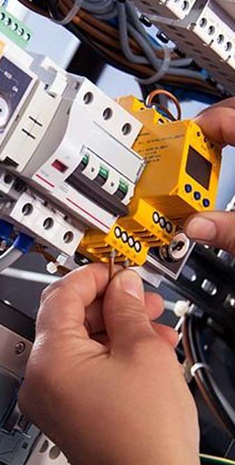 Maintenance and troubleshooting of an industrial electrical system